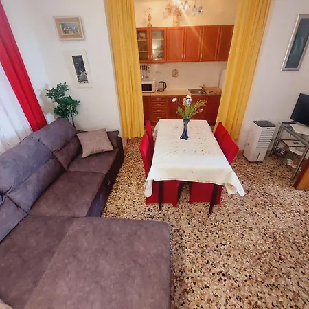 Anna Apartment